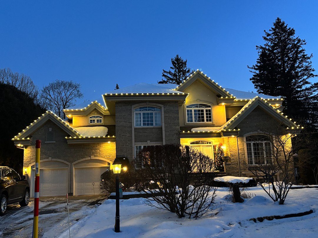 Beautiful Christmas Lights installation service in Laval, Quebec